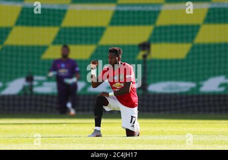 Fred von Manchester United unterstützt die Black Lives Matter-Bewegung vor dem Viertelfinale des FA Cup in Carrow Road, Norwich. Stockfoto