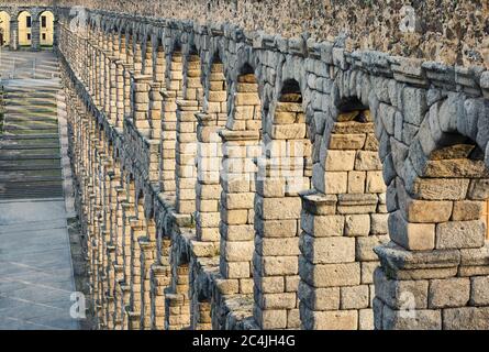Detail des römischen Aquädukts. UNESCO-Weltkulturerbe. Segovia. Kastilien und Leon. Spanien. Stockfoto