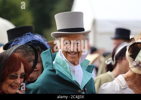Charaktere gekleidet Vintage Kostüm an der Regency kostümierte Promenade, der 200. Jahrestag von Jane Austens Tod in Bath, England.09/09/2017 Stockfoto