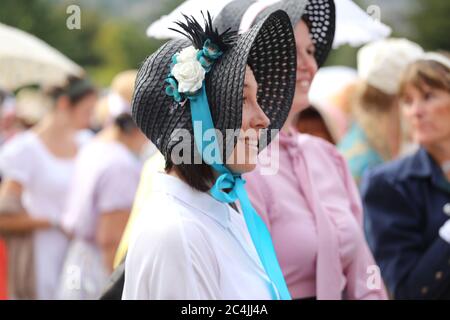 Charaktere gekleidet Vintage Kostüm an der Regency kostümierte Promenade, der 200. Jahrestag von Jane Austens Tod in Bath, England.09/09/2017 Stockfoto