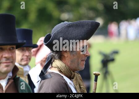 Charaktere gekleidet Vintage Kostüm an der Regency kostümierte Promenade, der 200. Jahrestag von Jane Austens Tod in Bath, England.09/09/2017 Stockfoto