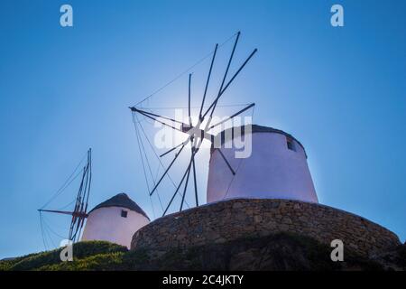 Berühmte Morgen und Windmühlen auf Mykonos Insel - fantastische griechische Inseln, Sommer und september, erstaunliche Palce für Erholung und Freizeit Stockfoto