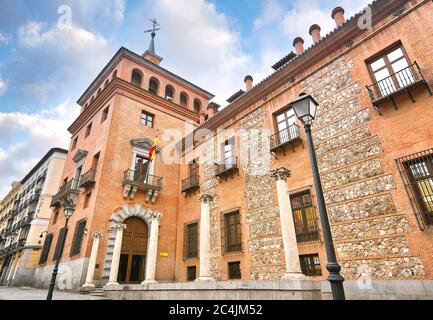 Das Haus mit den sieben Schornsteinen. Sitz des Ministeriums für Kultur und Sport. Madrid. Spanien. Stockfoto