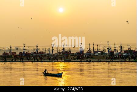 Kumbha Mela, Allahabad, Uttar Pradesh, Indien; 17-Feb-2019; eine Sonnenuntergangsansicht des Flusses Ganges, Triveni Sangam, Prayag Stockfoto
