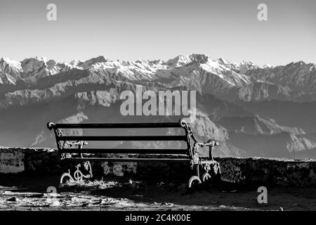 Sitz in der ersten Reihe zum Himalaya, Hatu Peak, Narkanda, Himachal Pradesh, Indien Stockfoto