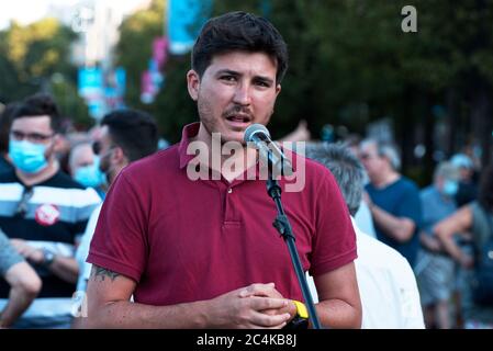 Madrid, Spanien. Juni 2020. Kundgebung für einen Pakt für den Wiederaufbau Spaniens. Pablo Gomez Perpinya, Sprecher der Mas Madrid-Fraktion in Nuevos Ministerios, Madrid, Spanien. Kredit: EnriquePSans/Alamy Live Nachrichten Stockfoto