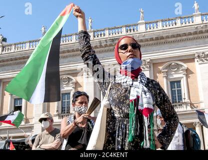 Rom, Italien. Juni 2020. Rom. Nationaler Tag der Mobilisierung gegen die israelische Annexion und für die Anerkennung des Staates Palästina. Neben Rom fanden auch Veranstaltungen in Neapel, Mailand, Bari, Bologna, Cagliari, Palermo, Messina, Venedig, Vicenza, Genua statt. (Foto: Patrizia Cortellessa/Pacific Press/Sipa USA) Quelle: SIPA USA/Alamy Live News Stockfoto