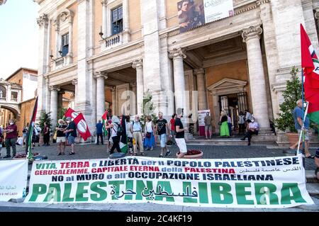 Rom, Italien. Juni 2020. Rom. Nationaler Tag der Mobilisierung gegen die israelische Annexion und für die Anerkennung des Staates Palästina. Neben Rom fanden auch Veranstaltungen in Neapel, Mailand, Bari, Bologna, Cagliari, Palermo, Messina, Venedig, Vicenza, Genua statt. (Foto: Patrizia Cortellessa/Pacific Press/Sipa USA) Quelle: SIPA USA/Alamy Live News Stockfoto