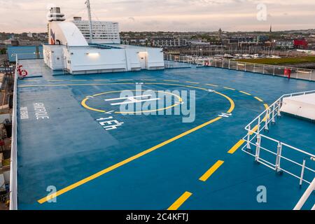 Hubschrauberlandeplatz auf der Armorique von Brittany Ferries in Plymouth, England, Vereinigtes Königreich Stockfoto