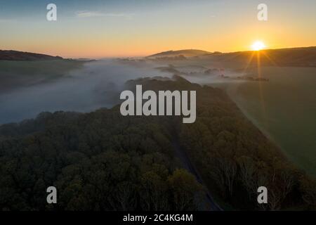 Sonnenaufgang über der Nebelinsel wight am frühen Morgen Stockfoto