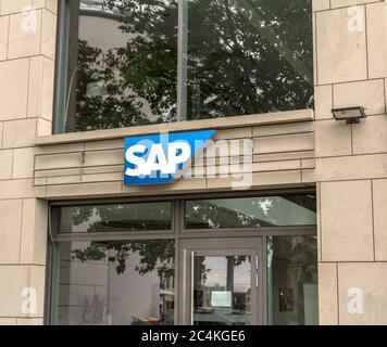 Dresden, Sachsen / Deutschland - 11. Juli 2019: SAP-Niederlassung in Dresden - SAP ist ein in Deutschland ansässiger multinationaler Softwarekonzern Stockfoto