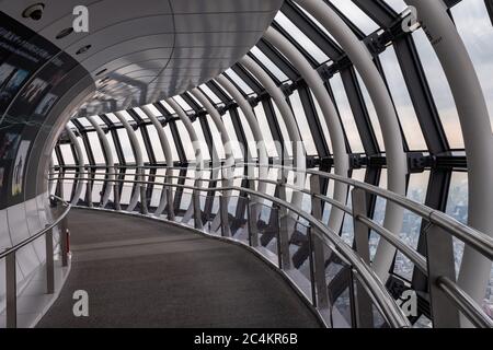 Die Tokyo Skytree Observation Deck, auch bekannt als "Tembo Gallery", beginnt im 445. Stock. Tokio, Japan. Stockfoto