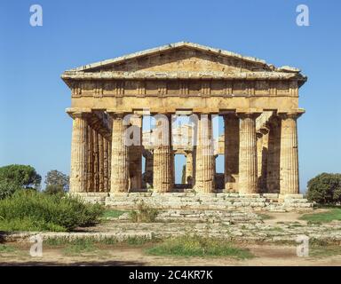 Griechischer Tempel von Hera II, Paestum, Provinz Salerno, Region Kampanien, Italien Stockfoto