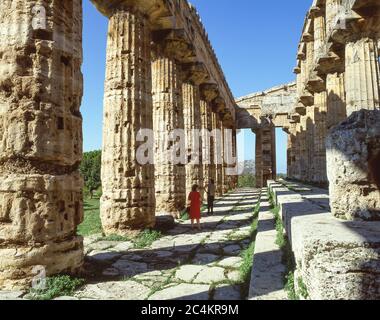 Innenraum des ersten Tempels von Hera, Paestum, Provinz Salerno, Region Kampanien, Italien Stockfoto