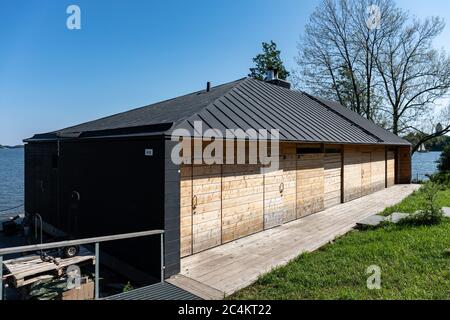 Öffentliche Sauna direkt am Meer auf der Insel Lonna, Helsinki-Archipel, Finnland Stockfoto