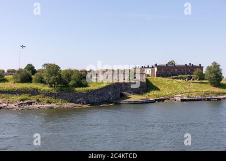 Kustaanmiekka von Suomenlinna Festungsinsel über Kustaanmiekan Salmi in Helsinki, Finnland Stockfoto