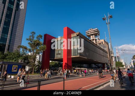 Das Kunstmuseum von Sao Paulo in der Paulista Avenue in Sao Paulo, Brasilien Stockfoto