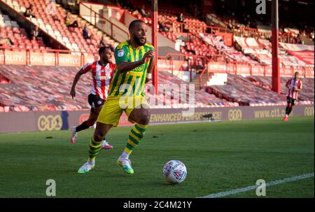 London, Großbritannien. Juni 2020. Matty Phillips von W.B.A während des Sky Bet Championship-Spiels zwischen Brentford und West Bromwich Albion im Griffin Park, London, England am 26. Juni 2020. Foto von Andrew Aleks/Prime Media Images. Kredit: Prime Media Images/Alamy Live Nachrichten Stockfoto