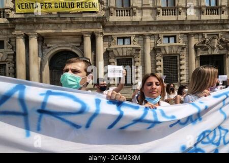 Mailand, Italien. Juni 2020. Piazza della Scala, der Protest der Praktizierenden Anwälte gegen die Regierung (Foto: Luca Ponti/Pacific Press) Quelle: Pacific Press Agency/Alamy Live News Stockfoto