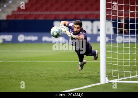 Madrid, Spanien. Juni 2020. Madrid, Spanien; 27/06/2020.- Fußball von La Liga Spiel 32, Atletico de Madrid gegen Alavez im Wanda Metropolitano Stadion, in Madrid Fernando Pacheco Alaves Torwart Endstand 2-1 Atletico de Madrid Sieger. Quelle: Juan Carlos Rojas/Picture Alliance/dpa/Alamy Live News Stockfoto