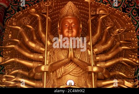 Ang Thong, Thailand. Februar 2010. Eine Innenansicht des Wat Muang Tempels, der heiligen buddhistischen Kultstätte in der Provinz Ang Thong, 120 km von Bangkok entfernt. Kredit: Paul Lakatos/SOPA Images/ZUMA Wire/Alamy Live Nachrichten Stockfoto