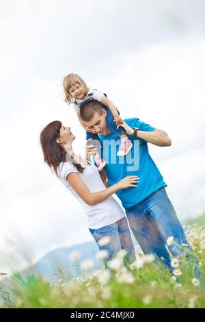 Die Familie ruht in der Natur. Stockfoto