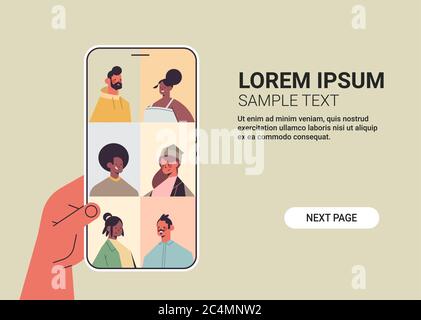 Menschliche Hand mit Smartphone chatten mit Mix-Rennen Freunde während Videoanruf Menschen mit virtuellen Live-Konferenz Kommunikation selbst Isolation Konzept horizontale Kopie Raum Vektor Illustration Stock Vektor