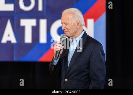 Der ehemalige Vizepräsident Joe Biden veranstaltet eine Wahlkampfveranstaltung im Loft im Stadtzentrum von Burlington, Iowa, USA. Stockfoto