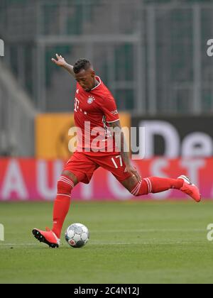 Wolfsburg, Deutschland, 27. Juni 2020, Jerome BOATENG (FCB 17) beim 1.Bundesliga Spiel VFL WOLFSBURG - FC BAYERN MÜNCHEN 0-4 in der Saison 2019/2020 Uhr Spieltag 34. FCB Foto: © Peter Schatz / Alamy Live News / Bernd Feil/MIS/Pool - die DFL-BESTIMMUNGEN VERBIETEN DIE VERWENDUNG VON FOTOGRAFIEN als BILDSEQUENZEN und/oder QUASI-VIDEO - Nationale und internationale Nachrichtenagenturen OUT redaktionelle Verwendung Stockfoto