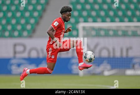 Wolfsburg, Deutschland, 27. Juni 2020, Alphonso DAVIES, FCB 19 beim 1.Bundesliga Spiel VFL WOLFSBURG - FC BAYERN MÜNCHEN 0-4 in der Saison 2019/2020 Uhr Spieltag 34. FCB Foto: © Peter Schatz / Alamy Live News / Bernd Feil/MIS/Pool - die DFL-BESTIMMUNGEN VERBIETEN DIE VERWENDUNG VON FOTOGRAFIEN als BILDSEQUENZEN und/oder QUASI-VIDEO - Nationale und internationale Nachrichtenagenturen OUT redaktionelle Verwendung Stockfoto