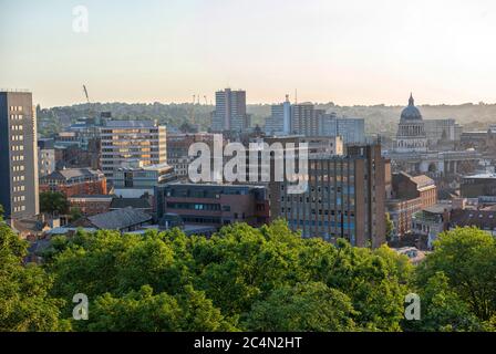 Blick auf die Skyline von Nottingham City Blick auf das Stadtzentrum von Nottingham Castle, Nottinghamshire England Stockfoto