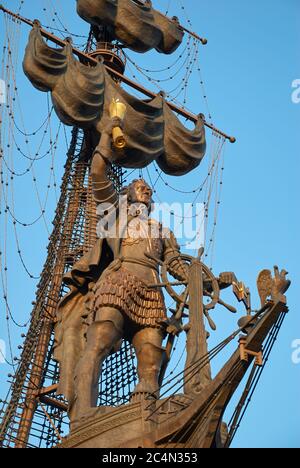 Moskau, Russland - 04. September 2008: Denkmal des russischen Zaren Peter des Großen in Moskau. Autor Zurab Zereteli Stockfoto