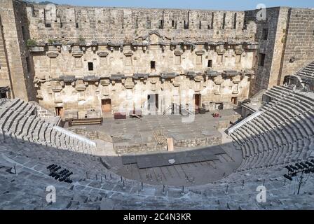 Römisches Amphitheater der antiken Stadt Aspendos in der Nähe von Antalya, Südtürkei. Stockfoto