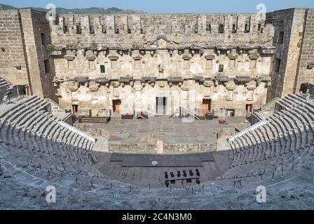 Römisches Amphitheater der antiken Stadt Aspendos in der Nähe von Antalya, Südtürkei. Stockfoto