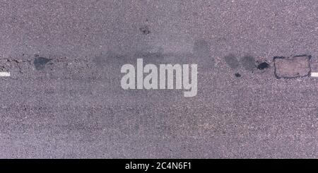 Blick von oben auf die Asphaltstraße Stockfoto