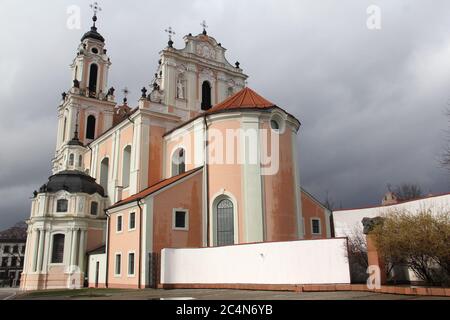 Faszinierender Blick auf die Katharinenkirche in Vilnius, Litauen Stockfoto