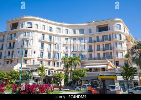 Palais Ausonia, Appartementhaus, Menton, Côte d'Azur, Alpes-Maritimes, Provence-Alpes-Côte d'Azur, Frankreich. Stockfoto