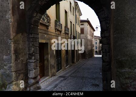 Italien, Vittorio Veneto, Detailansicht des Viertels Serravalle Stockfoto