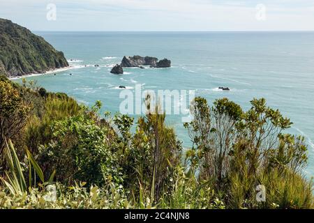 Blick vom Knights Point Lookout nach Arnott Point, Westküste, Südinsel, Neuseeland Stockfoto