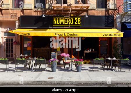 Numero 28, 28 Carmine Street, New York, NYC Foto von einer Pizzeria und einem italienischen Restaurantbetrieb in Manhattans Stadtteil Greenwich Village Stockfoto