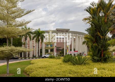 Miri, Sarawak, Malaysia: 'Pustaka Miri' oder 'Miri City Council Public Library', die öffentliche Bibliothek von Miri. Stockfoto