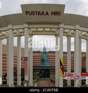 Miri, Sarawak, Malaysia: 'Pustaka Miri' oder 'Miri City Council Public Library', die öffentliche Bibliothek von Miri. Stockfoto