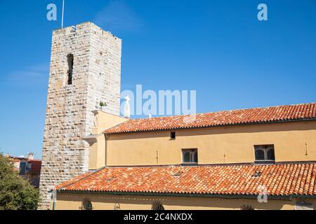 Cathédrale Notre-Dame de l'Immaculée Conception / Kathedrale von Antibes, Antibes, Côte d'Azur, Frankreich. Stockfoto