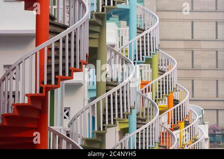 Singapur im Bugis Village Wendeltreppen. Stockfoto