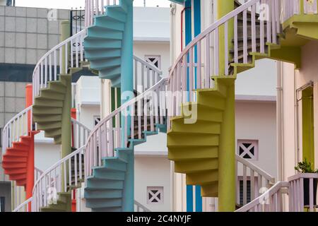 Singapur im Bugis Village Wendeltreppen. Stockfoto
