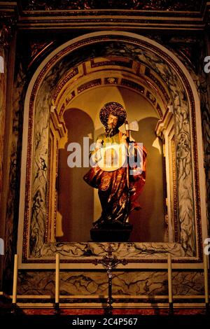 València, Comunidad Valenciana, Spanien. San Nicolás de Bari und San Pedro Mártir ist eine römisch-katholische Pfarrkirche im valencianischen gotischen Stil in Valencia (Spanien). Der heilige Judas Thaddeus Capel (Capilla de San Judas Tadeo). Stockfoto