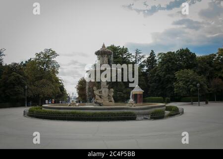 Madrid, Comunidad de Madrid, Spanien, Europa.. El Retiro Park, Brunnen der Artischocke (Parque del Retiro, Fuente de la Alcachofa). Stockfoto