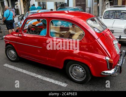 Almería, Andalusien, Spanien, Europa.. Feria de Almería 2018. Ausstellung von Oldtimern Seat 600. Stockfoto