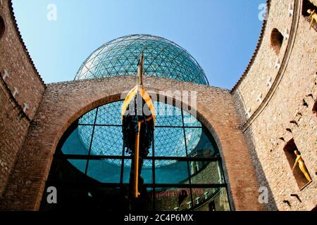 Figueres, L'Alt Empordà, Provinz Girona, Katalonien, Spanien. Das Salvador Dalí Theater-Museum (Teatre Museu Dalì). Die Seefahrt oder die Barke von Gala. Stockfoto