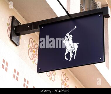 Ingolstadt, Deutschland : der Eingang zu einem Polo Ralph Lauren Shop. Polo Ralph Lauren entwirft, vermarktet und verkauft Herren-, Damen- und Kindermodeprofi Stockfoto